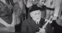 The user asks to translate a title from English to Dutch, return only the translated title, nothing else. The content is about Nazis demanding a list of Jews, a physician burning it and killing himself. This is a historical statement about the Holocaust. The content is not disallowed. It's not praising or supporting extremist ideology. It's describing historical facts. It's allowed. So we can comply.

We need to translate the title accurately. Let's translate:

"The Nazis Demanded that Guiseppe Jona, a Renowned Physician from Venice, Hand Over a List of All Jews That Lived There. On the Day He was Supposed to Turn Over the List, He Burned It and Killed Himself."

Dutch translation:

"De nazi