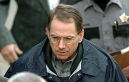 テリー・ニコルズはオクラホマシティ爆破事件の共犯として、161回の無期懲役と9,300年の仮出獄に加えて判決を受けた。