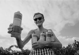 د. إيمانويل برونر غادر ألمانيا في عام 1929 بسبب صعود النازية. رفض والديه الرحيل معه. آخر مرة سمع فيها عنه كان عندما أرسل له والده بطاقة بريدية مُقيدة تخبره بأنه كان على حق.