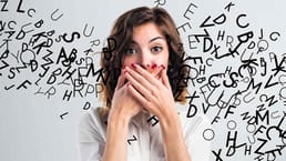 Синдром иностранного акцента — это расстройство речи, которое вызывает внезапное изменение речи, когда носитель языка воспринимается как говорящий с иностранным акцентом. Это часто вызывается повреждением головного мозга в результате травмы головы или инсульта.