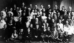 Valentina Vassilyev baarde in totaal 69 kinderen tussen 1752 en 1765, met in totaal 27 geboorten, waaronder zestien paar tweelingen, zeven sets van drielingen en vier sets van vierlingen.