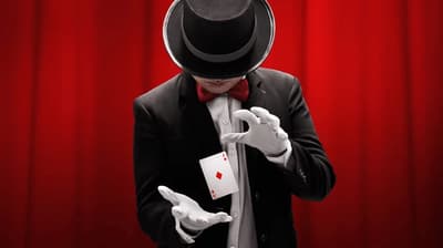 在中世纪，基督教神父在弥撒时会朗诵 “Hoc Est Corpus”，把面包变成基督的身体。由于没有人懂拉丁文，这段颂歌被弄乱成了 “Hocus Pocus”。