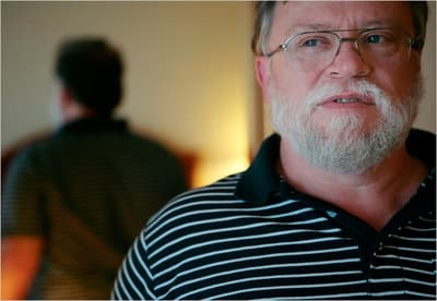 „Schüsse, die etwa 80 % des Körpers treffen, wären keine tödlichen Treffer“ und dass „wenn das Herz eines Schussopfers bei der Ankunft im Krankenhaus noch schlägt, besteht eine 95 %ige Überlebenswahrscheinlichkeit“.