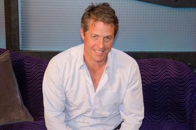 Por quatro anos, Hugh Grant fingiu ser seu próprio agente de talentos sob o nome James Howe Ealy. Ele se comunicava com as pessoas por meio de uma conta de e‑mail falsa e até disfarçava a voz com um sotaque escocês ao telefone. “Eu me economizei uma fortuna absoluta”, disse.