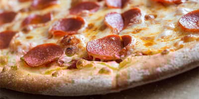 La pizzería independiente de una sola unidad con mayores ingresos del país, Moose's Tooth Pub and Pizzeria, está en Anchorage, Alaska. Sus ventas anuales son aproximadamente 6 millones de dólares.