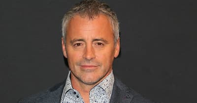 مات ليبلانك، قبل أن يُختار في مسلسل «فريندز»، أخبره مصور بأنه يجب أن يذهب إلى طبيب أسنان ويقشط سنًا لأنه كان أطول. لم يستطع مات تحمل تكلفة 80 دولارًا للطبيب لأنه كان لديه فقط 11 دولارًا متبقية، فاشترى ثلاث عبوات من ورق الصنفرة (مبردات الأظافر) وقام بإنقاش السن بنفسه.