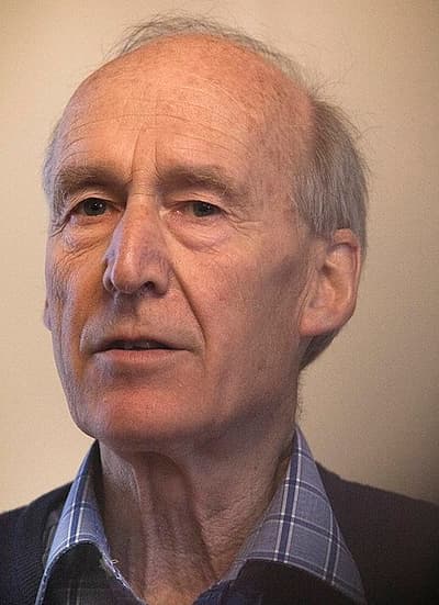 Бессмертная физика — это спорная точка зрения, согласно которой время, как мы его воспринимаем, не существует ни в чем, кроме иллюзии. Можно сказать, что у нас нет доказательств прошлого, кроме нашей памяти о нём, и нет доказательств будущего, кроме нашей веры в него.