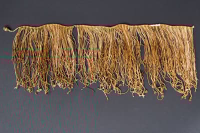 Gli Inka non svilupparono mai una scrittura, ma usarono un sistema di nodi chiamato khipu, in cui colore, direzione e struttura dei nodi comunicavano diverse informazioni. Sebbene la maggior parte fosse numerica, decifrare completamente il codice rivela un alfabeto fonetico khipu con registri storici.