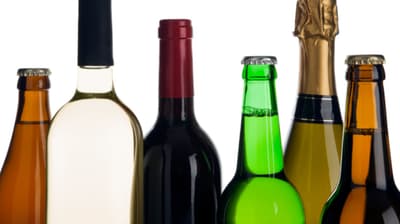 Durante el reinado del zar Pedro el Grande, era costumbre que los dignatarios extranjeros bebieran de la "Copa del Águila Blanca", un cáliz que contenía 1,5 litros de vodka – tantas naciones enviaban a sus embajadores en parejas, uno bebía el vodka y el otro discutía asuntos de Estado