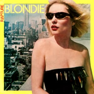 A música “Rapture” do Blondie (1981) foi o primeiro single com rap a chegar ao número um na Billboard Hot 100 dos EUA. Debbie Harry, vocalista do Blondie, disse que muitos rappers, incluindo o Wu‑Tang Clan e o Mobb Deep, lhe contaram que foi a primeira música de rap que eles ouviram.