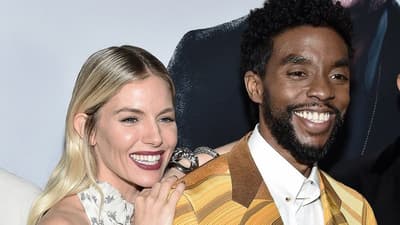 Pourquoi Chadwick Boseman a-t-il donné une partie de son salaire à sa co‑vedette Sienna Miller ?