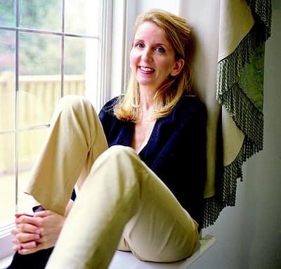 医師ベン・ゴールドエーカーは、亡き猫ヘンリエッタのために同じ資格を取得した後、栄養士ジリアン・マッキースの米国栄養コンサルタント協会の資格の信頼性を公に疑問視した。