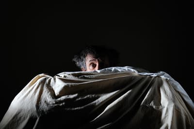 ¿Por qué no puedes dormir bien en entornos desconocidos?