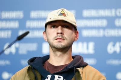 Shia LaBeouf recibió fuertes críticas por plagiar su debut como director en 2012. Cuando se disculpó públicamente con el artista original, Dan Clowes, se descubrió que la disculpa de Shia también estaba plagiada palabra por palabra de una publicación de Yahoo Answers de 2010.