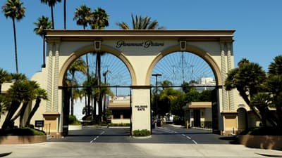 現代ハリウッドは、1910年代にトーマス・エジソンが東海岸映画産業の脚本・カメラ・劇場・俳優まで独占していたことから逃れるため、カリフォルニアへ移住した独立系映画制作者のグループによって始まりました。