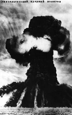 Nel 1965 l'Unione Sovietica detonò un ordigno nucleare vicino al fiume Chagan per creare un lago artificiale con un volume di circa 10 milioni di metri cubi nell'ambito del programma Esplosioni Nucleari per l'Economia Nazionale. Ad oggi il lago è leggermente radioattivo ed è soprannominato “il lago atomico”.