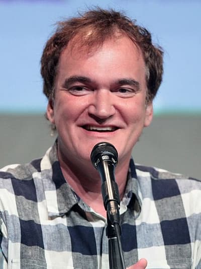 Quentin Tarantino a joué le rôle d'un imitateur d'Elvis dans un épisode de The Golden Girls et a utilisé son salaire (environ 3600 $) pour aider à financer Reservoir Dogs.