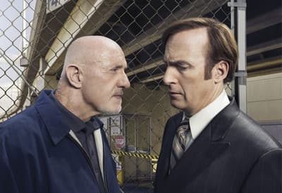 El personaje de *Breaking Bad*, Mike Ehrmantraut, fue creado porque Bob Odenkirk (Saul Goodman) no estaba disponible para uno de los episodios de *Breaking Bad*, ya que tenía que grabar para *How I Met Your Mother*.