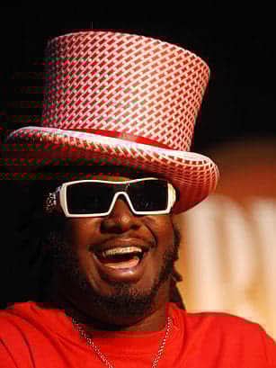 1997年に登場し、独自の技術で歌唱や楽器のピッチを測定・補正する「オートチューン」。この技術は、タイム誌によって「史上最悪の発明50選」の一つに選ばれた。