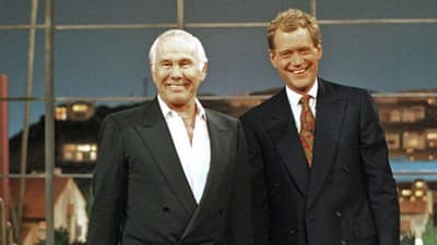 Quando l'ex conduttore del "Tonight Show" Johnny Carson morì nel 2005, il conduttore del "Late Show" David Letterman recitò un monologo comico all'inizio del programma, rivelando poi che ogni battuta era stata scritta da Carson, che durante la pensione gli inviava una o due battute a settimana