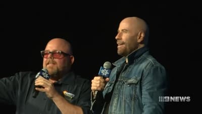 في أوائل التسعينيات كان مسار جون تراڤولتا المهني قد انتهى حتى طلب المخرج كوينتن تارانتينو لقائه. جعل كوينتن جون يلعب ألعاب طاولة مستوحاة من أفلامه السابقة وجعله يتلو الحوارات الشهيرة من تلك الأفلام. في نهاية الأمسية، عرض كوينتن على جون دور فنسنت في فيلم بلب فكتشن.