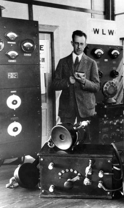 Which Radio Station Operates with 50,000W Around the Clock?