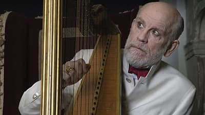 John Malkovich ayudó a un hombre que accidentalmente tropezó y se golpeó la garganta con un andamio aplicando presión en su cuello, lo que finalmente le salvó la vida