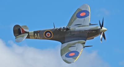 Spitfire-Flugzeuge wurden während des Zweiten Weltkriegs durch Crowdfunding finanziert, große Spender durften den Flugzeugen Spitznamen geben