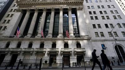 华尔街的兑换自助餐厅采用荣誉制度,顾客自行结算账单