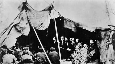 O Exército dos EUA concedeu 20 Medalhas de Honra a soldados no Massacre de Wounded Knee; muitas das vítimas eram mulheres e crianças desarmadas