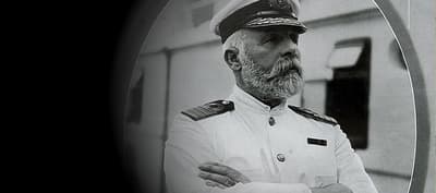 إدوارد جون سميث ، قبطان تيتانيك ، كان أيضًا قبطان السفينة الأولمبية عندما اصطدمت بسفينة حربية في عام 1911. أدى الاصطدام إلى تأخير رحلة تيتانيك الأولى