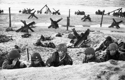 Der D-Day sollte ursprünglich am 5. Juni stattfinden, aber ein Meteorologe überredete Dwight Eisenhower, das Ereignis in letzter Minute zu verschieben. Es war wichtig, dass die Wetterbedingungen genau richtig waren.