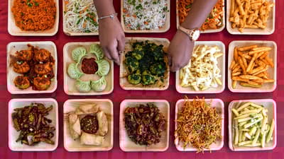 L'India non è un Paese vegetariano. Solo dal 20 al 30% degli indiani sono vegetariani, la maggior parte della popolazione mangia carne.