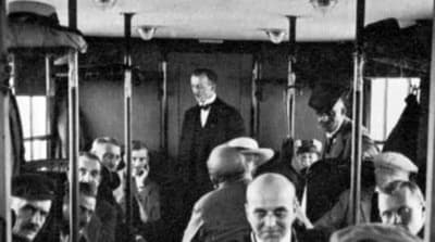 Heinrich Kubis, de eerste stewardess ter wereld, begon in 1912 als ober op een zeppelin te werken. Hij was ook aan boord van de Hindenburg maar overleefde de ramp.