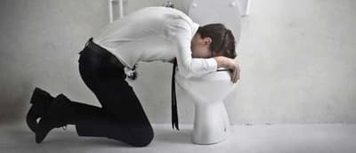 Salivar antes de vomitar es la forma en que su cuerpo protege sus dientes del ácido estomacal.