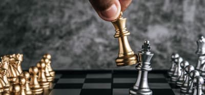 Un giocatore di scacchi nel Dutch Open Championship negli anni '1990 ha deliberatamente lanciato una partita facendosi accoppiare in tre mosse perché non voleva essere in ritardo per il concerto di Madonna.