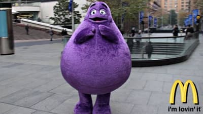 Der McDonald's-Charakter Grimace wurde als "Evil Grimace" und Stole Milkshakes eingeführt