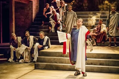 Nell'antica Roma, gli attori avevano uno status sociale molto basso. Erano visti come leggermente migliori delle prostitute.