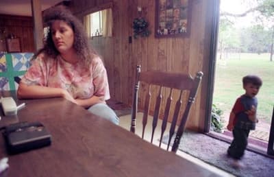 Тонда Дикерсон получила выигрышный лотерейный билет на 10 млн долларов. Коллеги подали в суд за долю, даритель потребовал грузовик, а налоговая — налог на подарок.