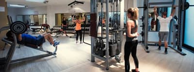 在意大利去健身房，需要持有执照。法律要求每年进行体检、评估和心电图。