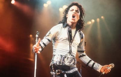 L'album thriller di Michael Jackson è stato l'album più venduto negli Stati Uniti per 2 anni consecutivi. Ha venduto 32 milioni di copie in tutto il mondo ed è stato certificato disco di platino 34 volte.