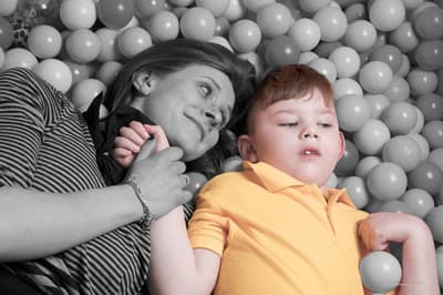 Dementie bij kinderen is een gevolg van progressieve hersenschade die kan worden veroorzaakt door meer dan 70 zeldzame genetische aandoeningen.