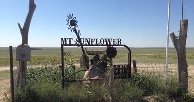 Der höchste Punkt von Kansas ist eine Ranchweide, auf der Besucher ein Gipfel-Gästebuch unterschreiben