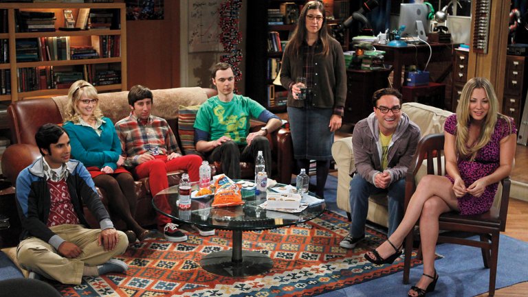 The user asks to translate the title from English to German, return only the translated title, nothing else. The title is:

"The original cast of The Big Bang Theory took a pay cut of $100,000 so that the two other regular cast members (Mayim Bialik and Melissa Rauch) get a pay increase in 2017."

We need to translate to German. Ensure correct grammar. Something like:

"Die ursprüngliche Besetzung von The Big Bang Theory nahm 2017 eine Gehaltskürzung von 100.000 $ hin, damit die beiden anderen regulären Darsteller (Mayim Bialik und Melissa Rauch) eine Gehaltserhöhung erhalten."

But note the original says "took a
