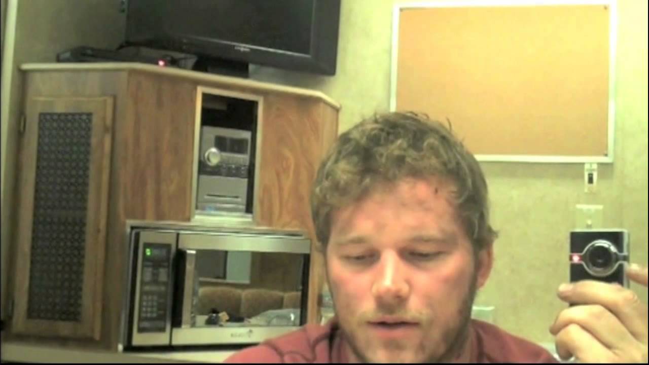 The user asks to translate the title from English to Russian, return only the translated title, nothing else. Title is:

"In 2010, Chris Pratt shot a behind the scenes video for Parks and Recreation, joking that Steven Spielberg was texting him to star in Jurrasic Park 4. Five years later he starred in Jurrasic World."

We need to translate to Russian. Ensure correct spelling: "Jurassic". The original has misspelling "Jurrasic". Should we preserve the misspelling? Probably keep as is, but translation might correct? The user wants translation of the title; likely preserve proper nouns as is, but maybe transliterate. I'd translate preserving the misspelling as in original. So Russian