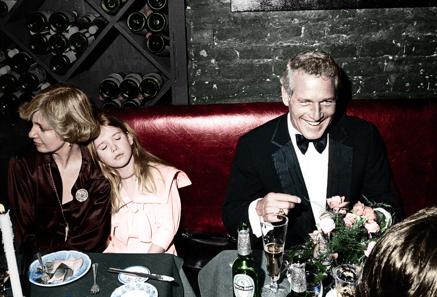 Newman's Own começou como uma piada interna entre Paul Newman e seu amigo e escritor AE Hotchner, que provocava Newman por ligar tarde da noite só para "falar sobre molho de salada". Eles começaram a fazer lotes para presentes de fim de ano. Até hoje, mais de 00 milhões foram destinados a instituições de caridade.