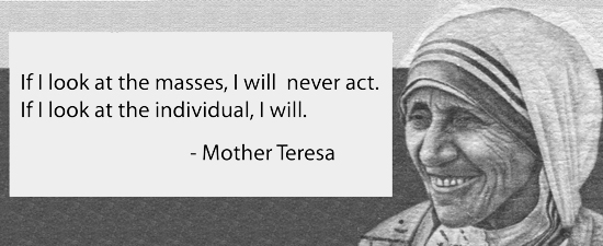 التعرف على ظاهرة التخدير النفسي، الفكرة القائلة بـ «كلما زاد عدد القتلى، قلّ اهتمامنا». لا نكتفي بالتخدير أمام الأرقام المتصاعدة، بل قد يتلاشى تعاطفنا مع ارتفاعها.