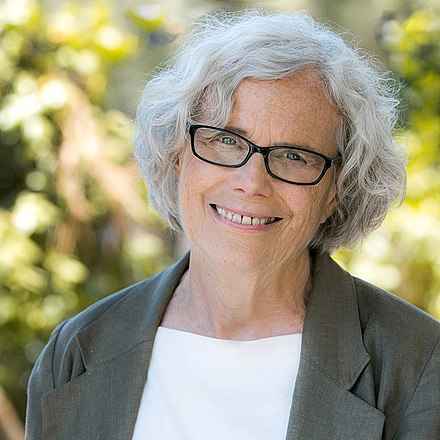 自1958年1月起，NASA在职时间最长的女性员工苏·芬利，自探险者1号起担任工程师和程序员，参与月球、太阳、所有行星及众多太阳系天体的任务，并获NASA杰出公共服务奖章。