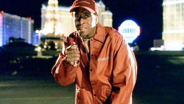 ¿Por qué Don Cheadle no está acreditado en Ocean's 11?